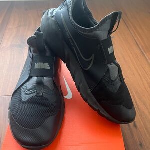 Boys Nike Flex Runner 2 sneakers